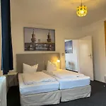 M M Central Vintage Family, Handwerker und Monteure Apartments